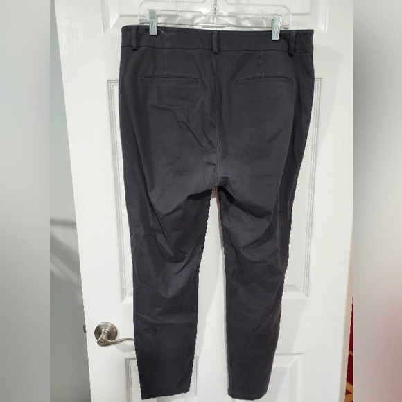 LOFT Oulet Dark Gray Skinny Ankle Pants in Size 12 - Picture 5 of 11